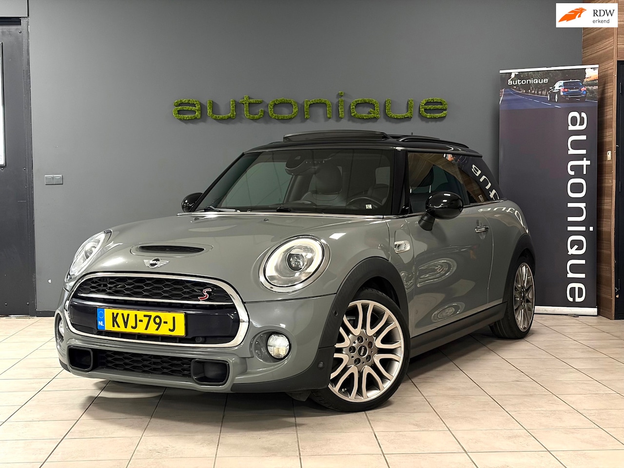 MINI 3-Deurs - 2.0 Cooper S | JCW-pakket |Schuifdak|DDC|Harman Kardon| - AutoWereld.nl