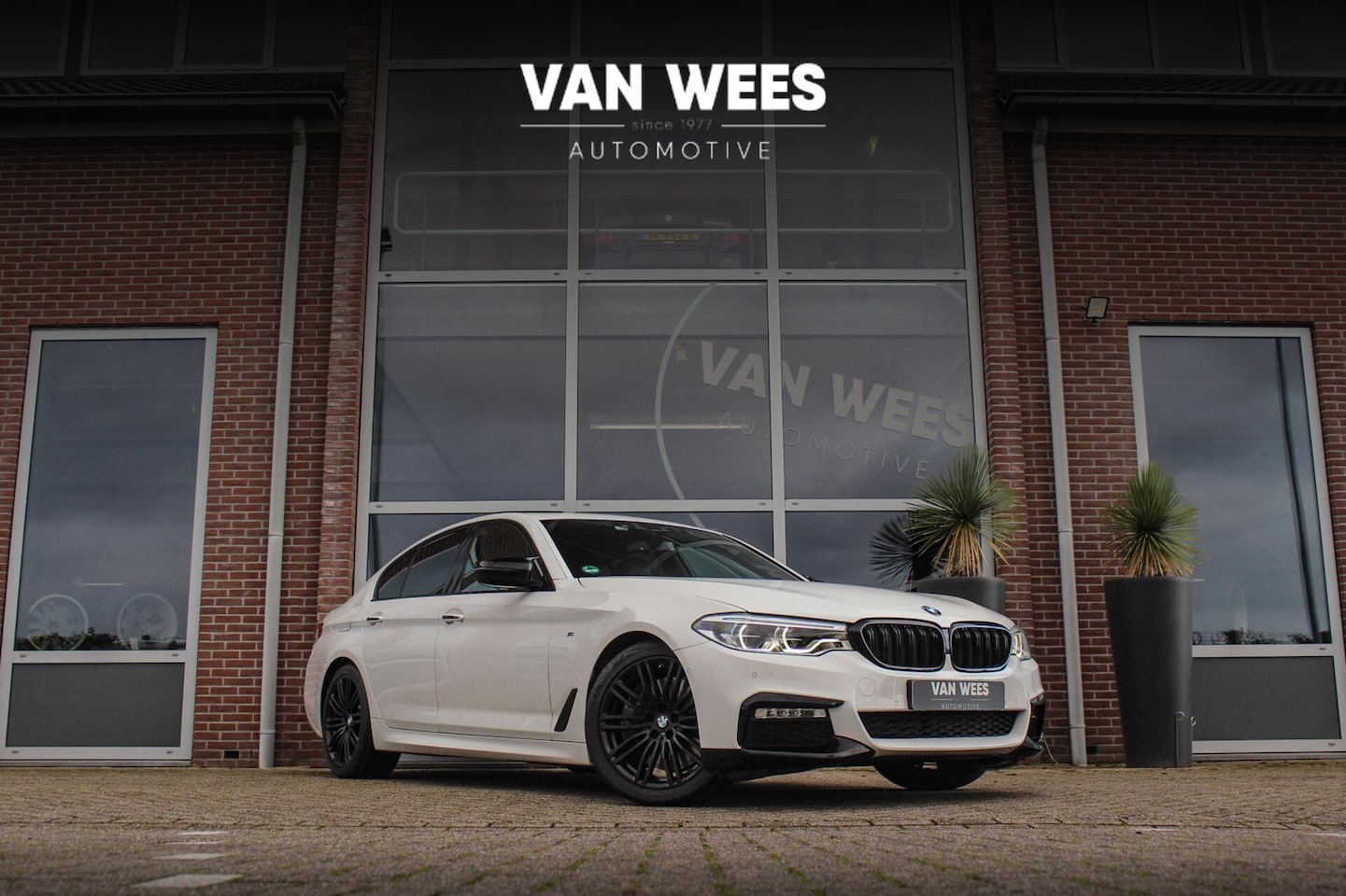 BMW 5-serie - 540i High Executive | M Sportpakket | Driving Assistant | Harman/Kardon | Schuif-/kantelda - AutoWereld.nl
