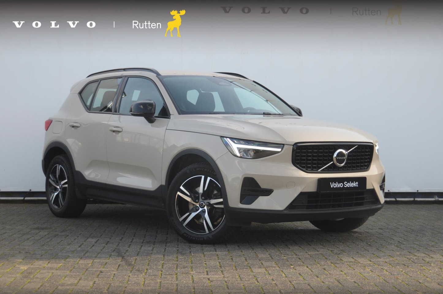 Volvo XC40 - B3 177PK Automaat Plus Dark / Trekhaak / Navigatie / Adaptive Cruise / BLIS/ Harman Kardon - AutoWereld.nl