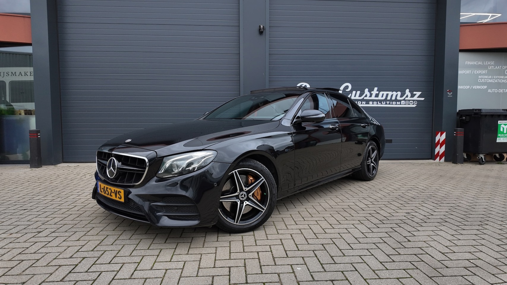 Mercedes-Benz E-klasse - 300 de AMG HUD-BURMESTER-MEMORY-PANO-SOFTCLOSE-TREKHAAK-DEALER ONDERHOUDEN-BOMVOLLE AUTO - AutoWereld.nl