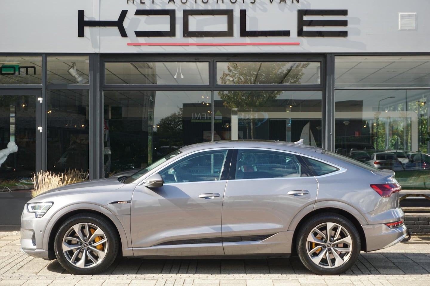 Audi e-tron Sportback - 55 quattro Business edition Plus 95 kWh | trekhaak | PANO | 91% soh | luchtvering - AutoWereld.nl