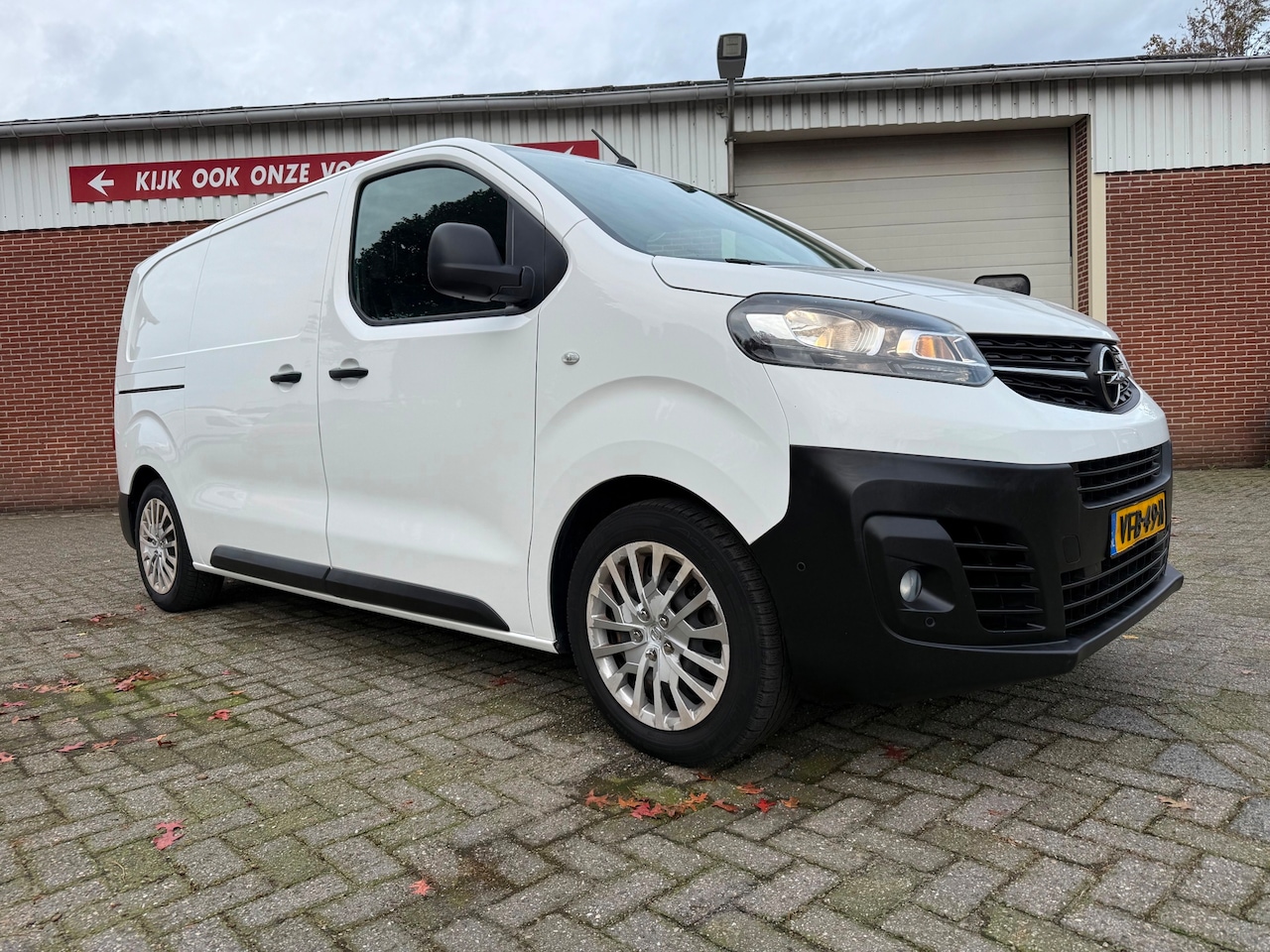 Opel Vivaro - 1.5 CDTI L2H1 Carplay inrichting euro 6 airco cruise - AutoWereld.nl