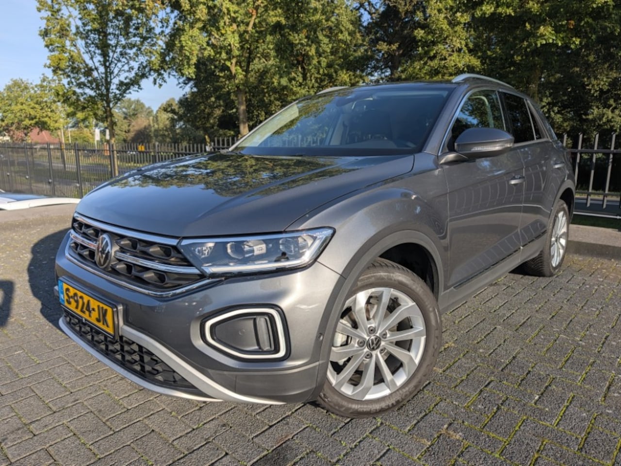 Volkswagen T-Roc - 1.5 150PK Style | Trekhaak | Navi | ACC | Camera | LED | Stoelverw. | Half Leder | PDC | A - AutoWereld.nl
