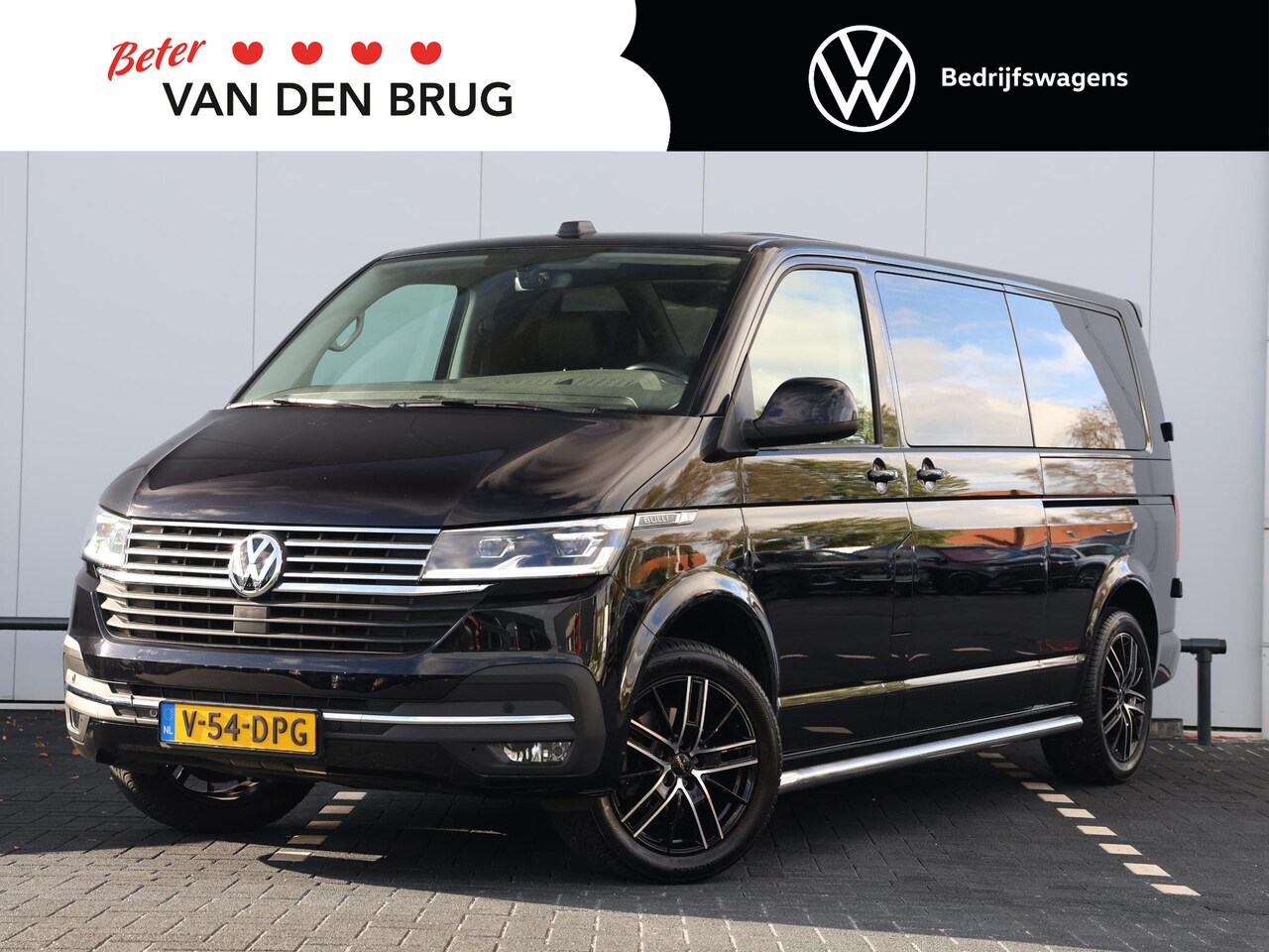 Volkswagen Transporter - 2.0 TDI 150PK L2 DSG Bulli | Navigatie | Leer | ACC | Standkachel | Digital cockpit | PDC - AutoWereld.nl