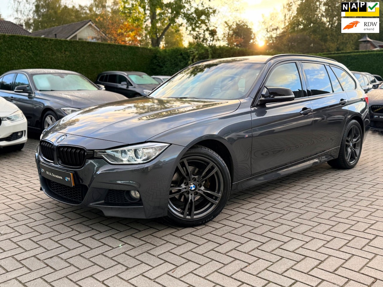 BMW 3-serie Touring - 316i Executive M Sport|Ketting Vervangen|18 inch M|Navigatie|Trekhaak afn.|Cruise control| - AutoWereld.nl