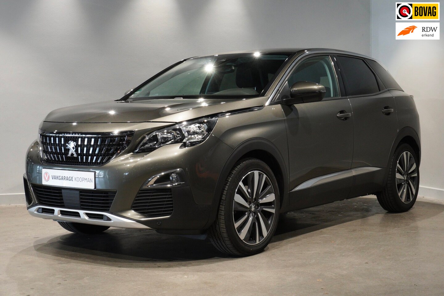 Peugeot 3008 - 1.6 PureTech Blue Lease Premium Trekhaak|NAP|Carplay - AutoWereld.nl