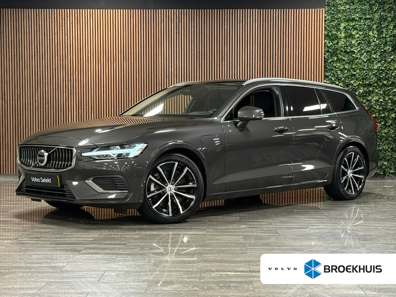 Volvo V60 - T6 AWD Recharge Bright Long Range | Adaptieve Cruise Control | Stoelverwarming voor+achter - AutoWereld.nl