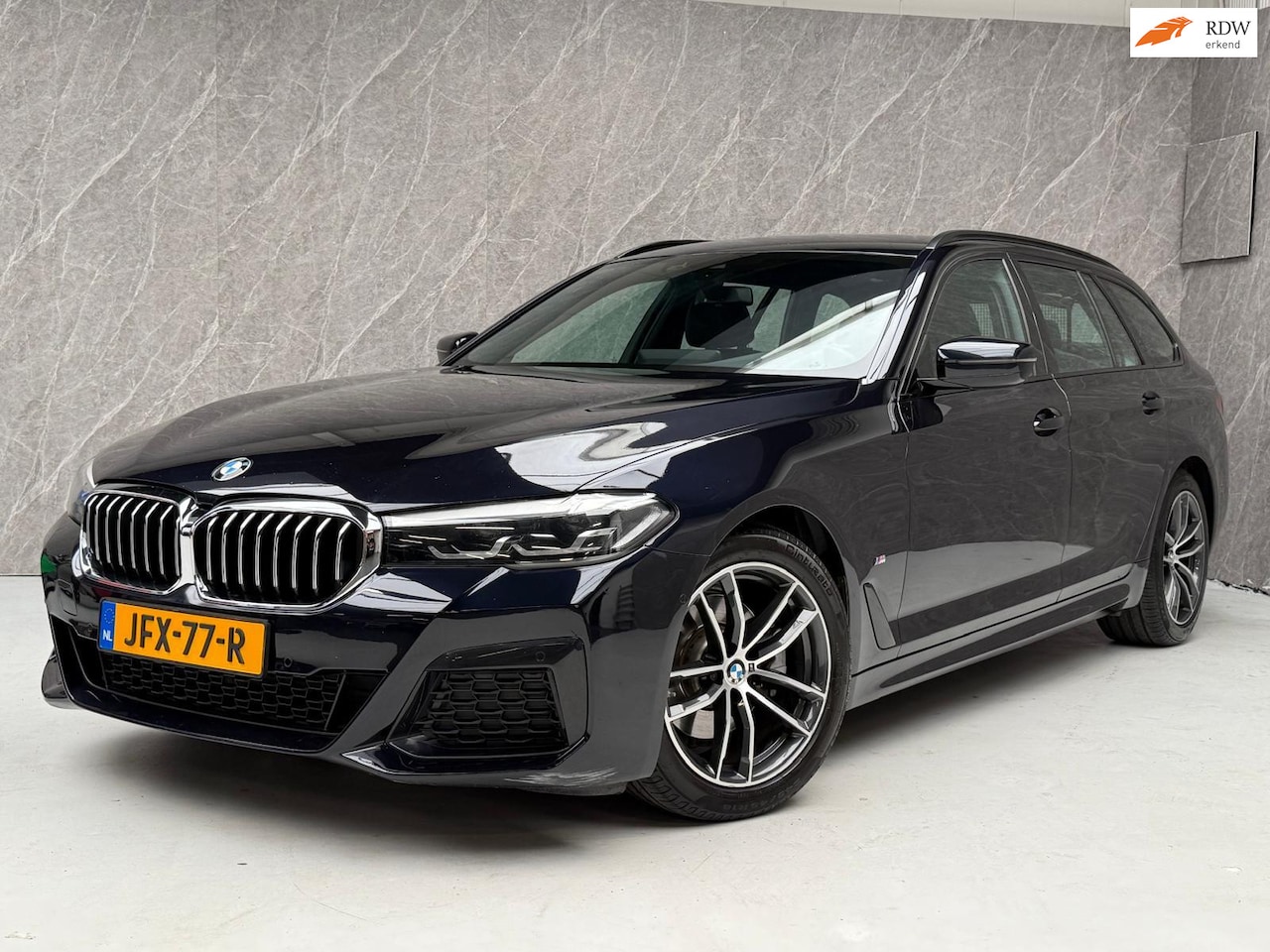 BMW 5-serie Touring - 520d xDrive / Dealer Onderh / Nwe distr. ketting en turbo - AutoWereld.nl