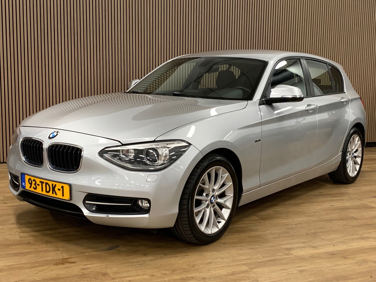 BMW 1-serie - 118i Business+|Navigatie|Climate Control| - AutoWereld.nl