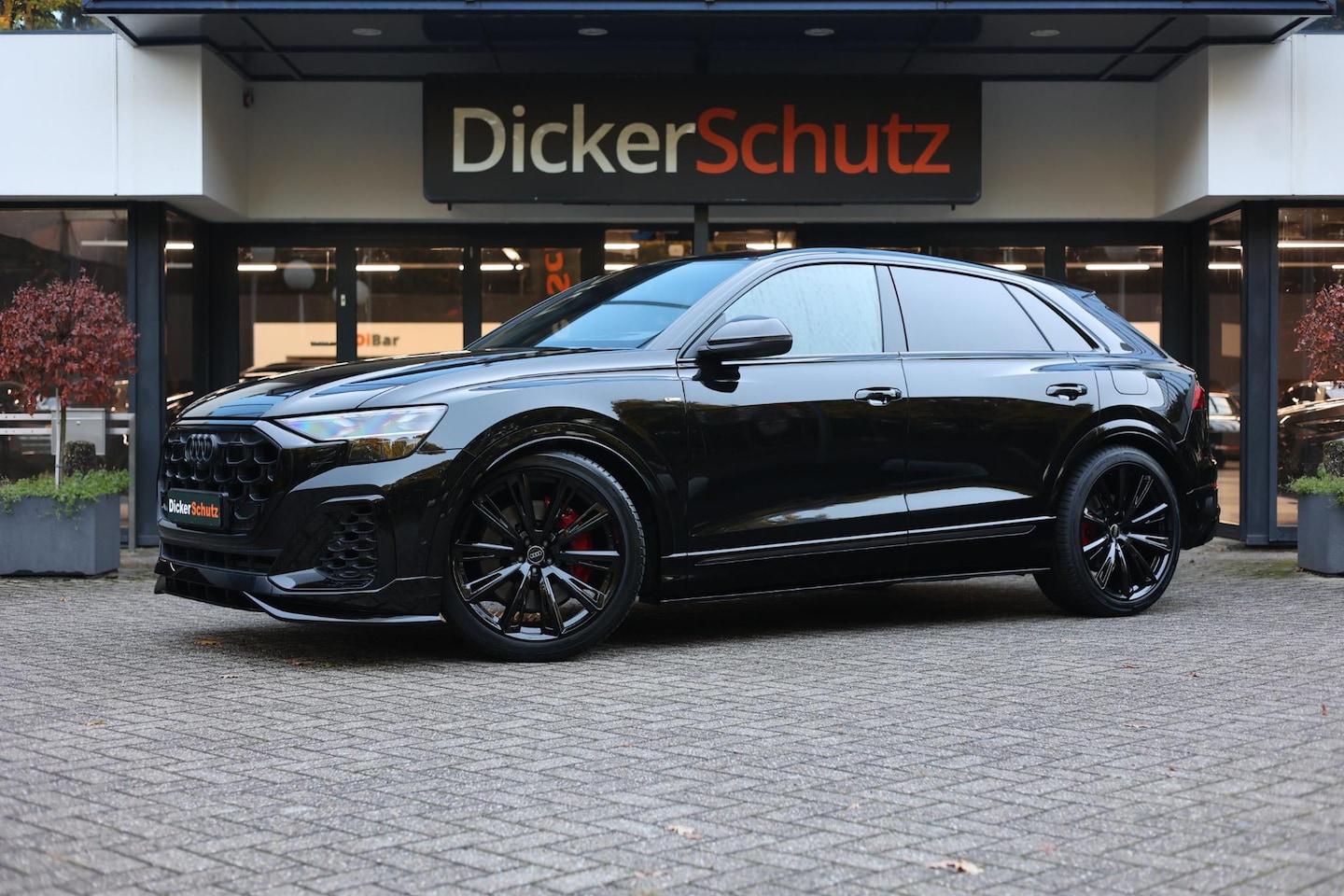 Audi Q8 - 60 TFSIe Competition Bodykit | Vierwielb. | Massage | Carbon | Pano | Trekhaak - AutoWereld.nl