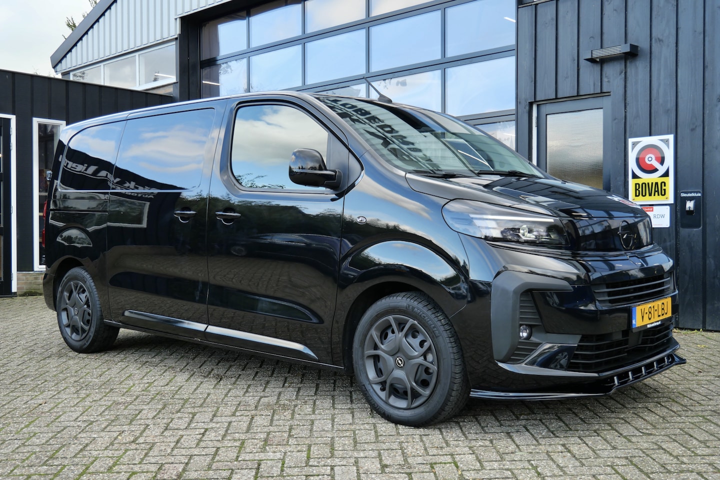 Opel Vivaro - 2.0 177 PK L2 Black Edition | LED | Carplay | Cruise | 3-Zits - AutoWereld.nl