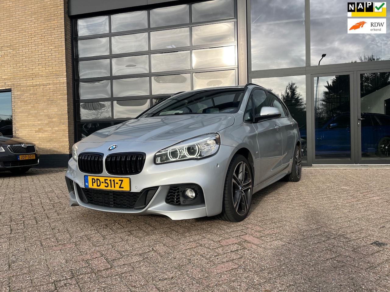 BMW 2-serie Active Tourer - 216d High Executive 216d High Executive, M-Pakket, Leer - AutoWereld.nl