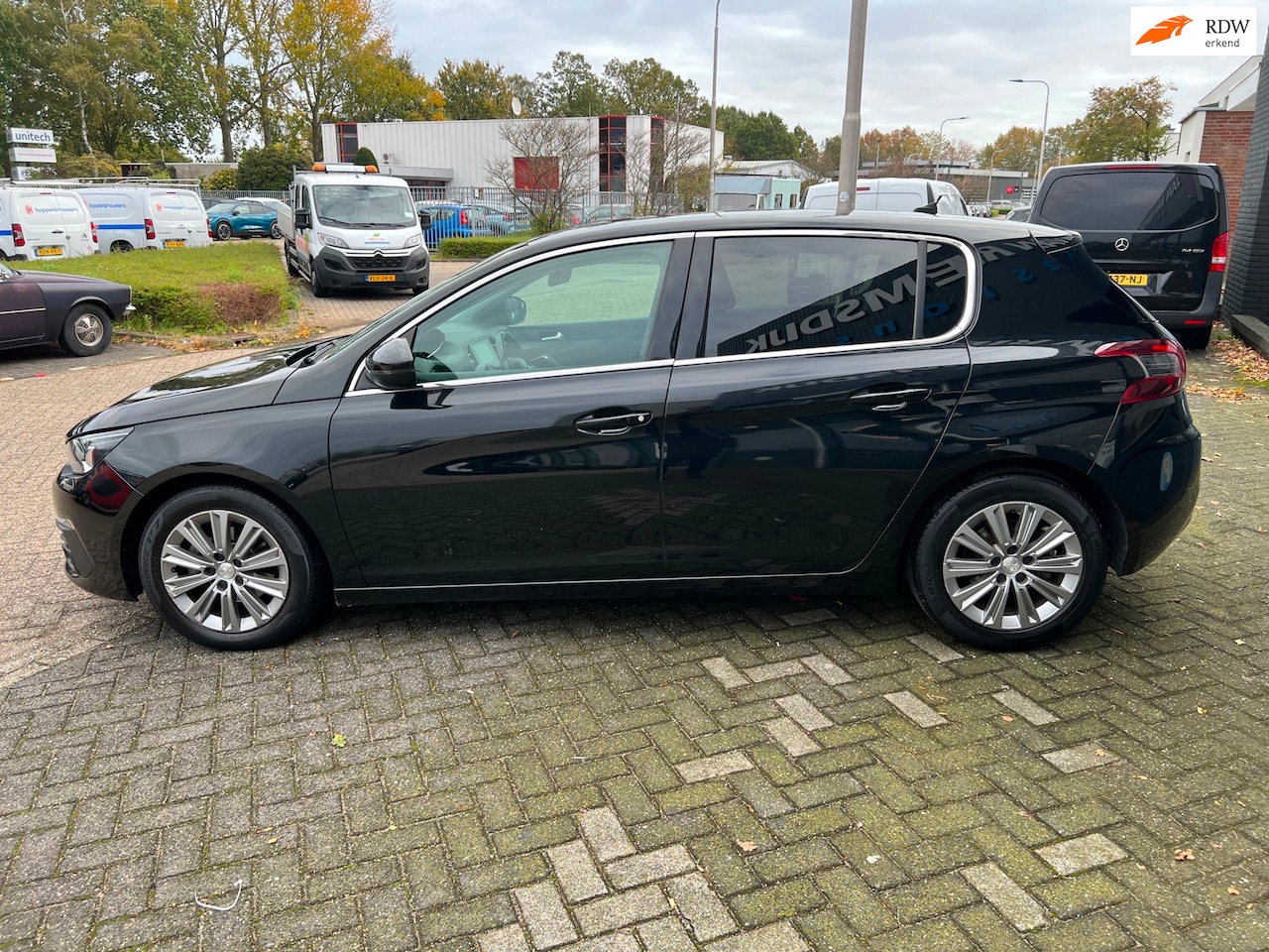 Peugeot 308 - 1.2 PureTech Allure BJ 2018 AUTOMAAT ZWART 120709 km 7995 - AutoWereld.nl