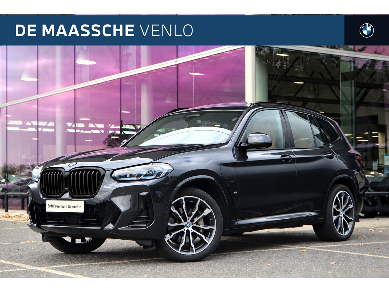 BMW X3 - xDrive30e M Sport Automaat / Panoramadak / Trekhaak / Sportstoelen / Achteruitrijcamera / - AutoWereld.nl