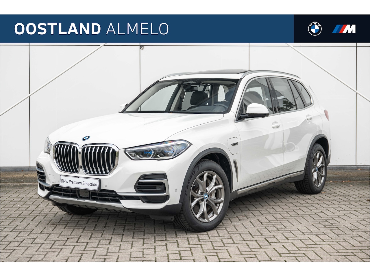 BMW X5 - xDrive45e High Executive xLine Automaat / Panoramadak / Trekhaak / Achteruitrijcamera / La - AutoWereld.nl