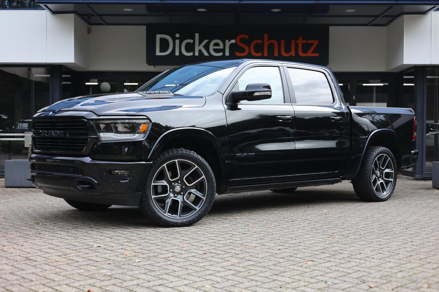 Dodge Ram 1500 - 5.7 V8 Laramie Night Pano | Trekhaak | LPG | stoelventilatie - AutoWereld.nl