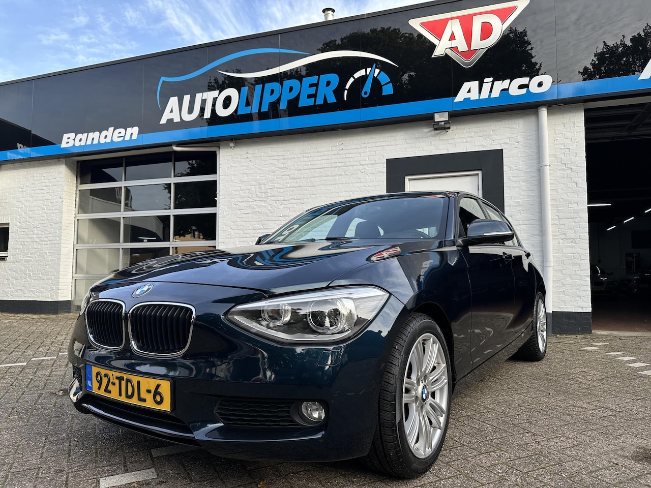 BMW 1-serie - 116i Business+ /Automaat/Nieuwe apk bij aflevering/Lm velgen/All season banden - AutoWereld.nl