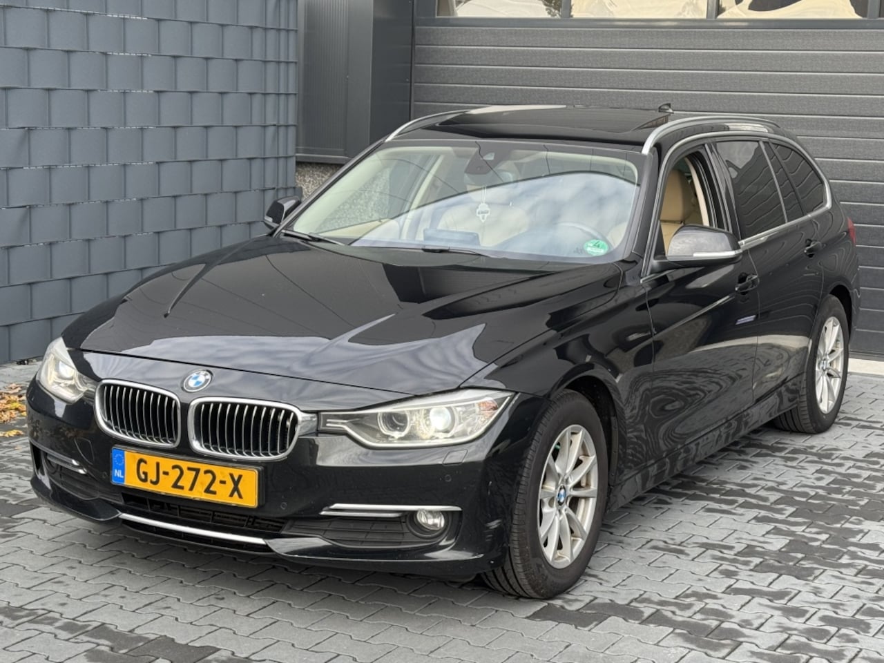 BMW 3-serie Touring - 320d Luxury Line *PANORAMA/LEDER/NAVI/CAMERA - AutoWereld.nl