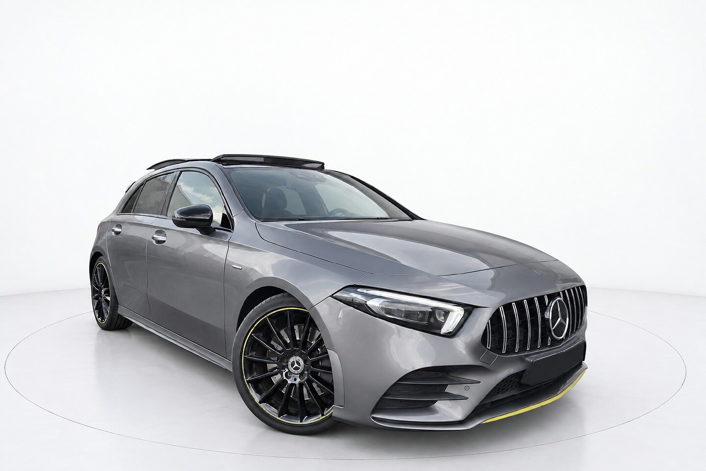 Mercedes-Benz A-klasse - 250 AMG EDITION ONE PANO SFEER HUD - AutoWereld.nl