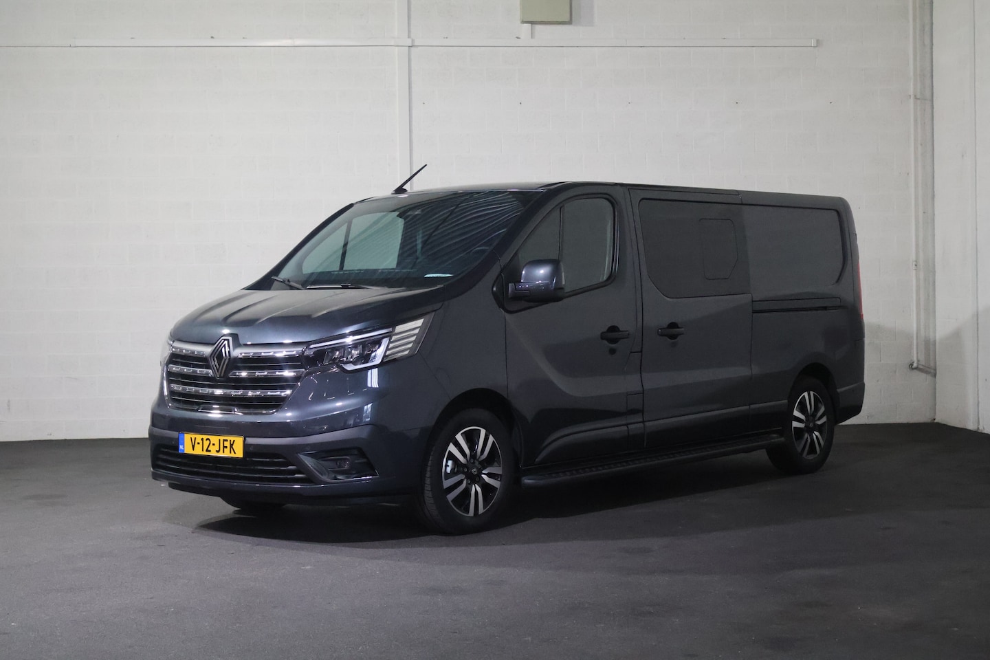 Renault Trafic - 2.0 dCi 170pk L2 H1 DC Luxe - AutoWereld.nl