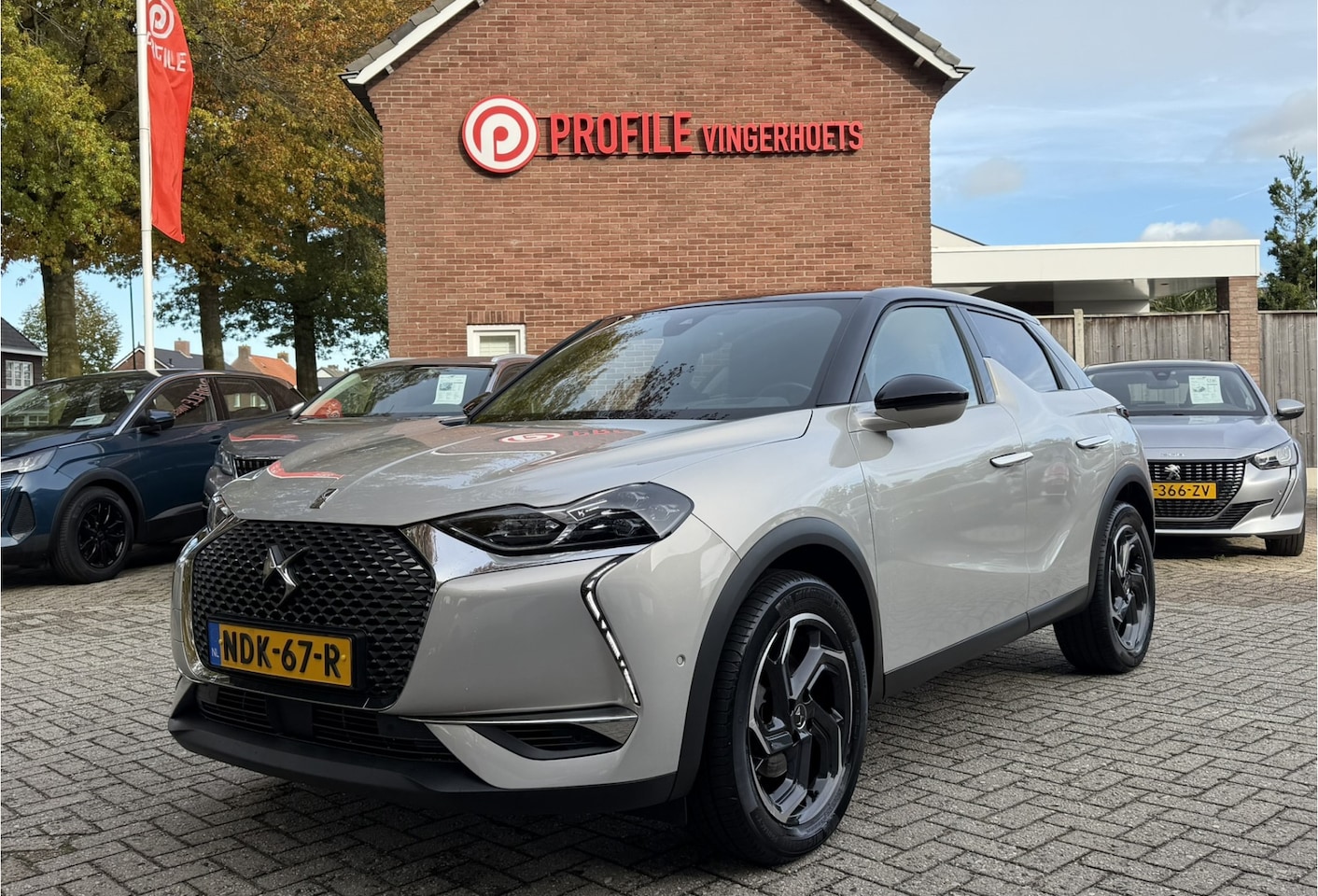 DS 3 Crossback - 130 Pk * Automaat *** SUPERDIK *** Zwart Leder + Massage * Elektrisch verstelbare Stoelen - AutoWereld.nl