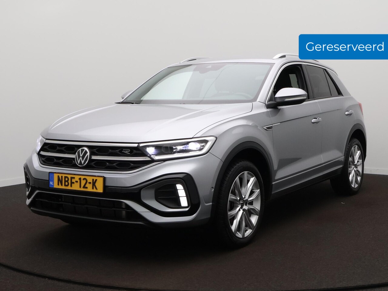 Volkswagen T-Roc - 1.5 TSI R-Line Edition Park Assist - LED - Camera - Achterklep elektrisch - ACC - - AutoWereld.nl