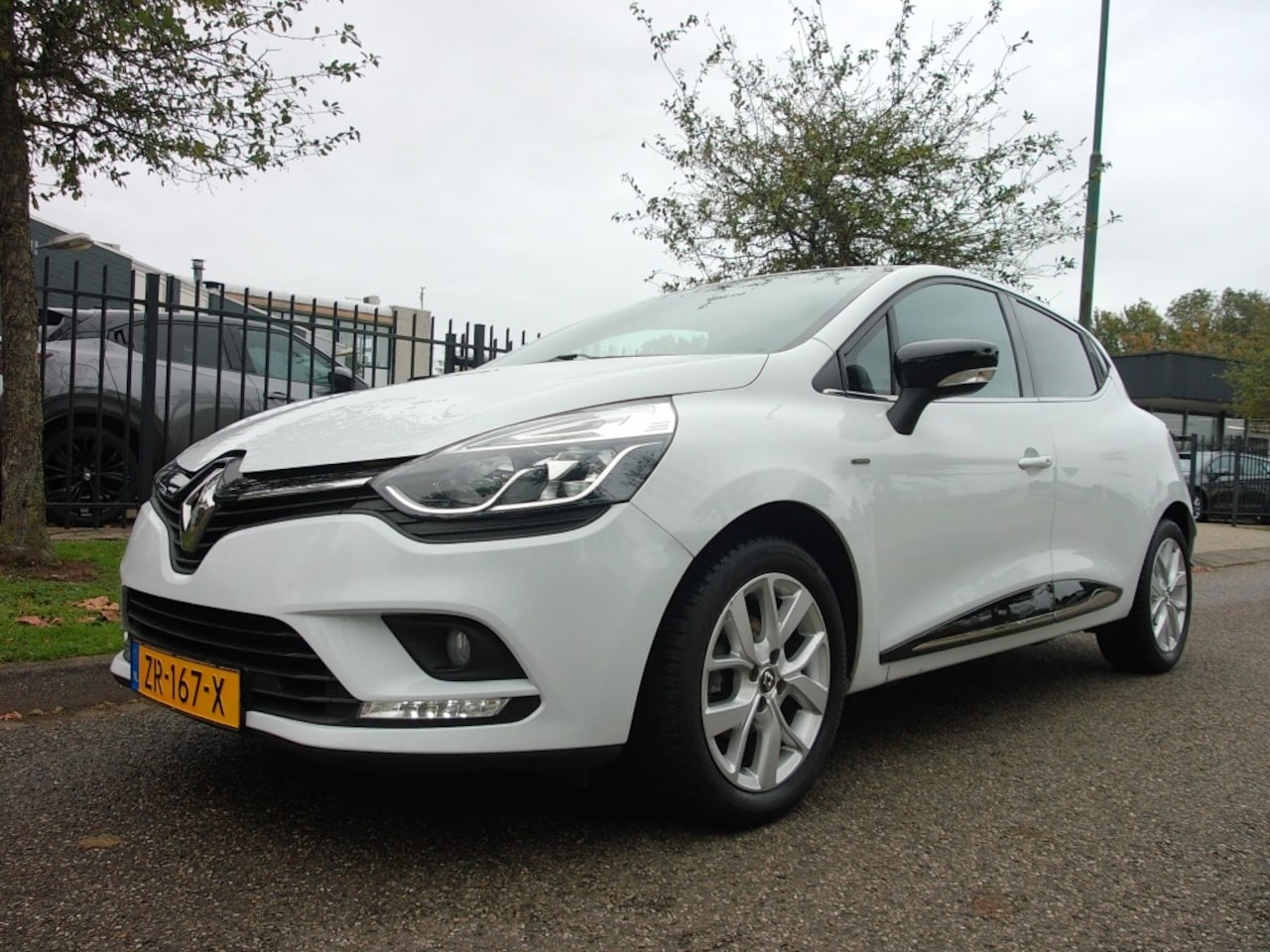 Renault Clio - TCe 90pk Limited AIRCO Navigatie LM Velgen - AutoWereld.nl