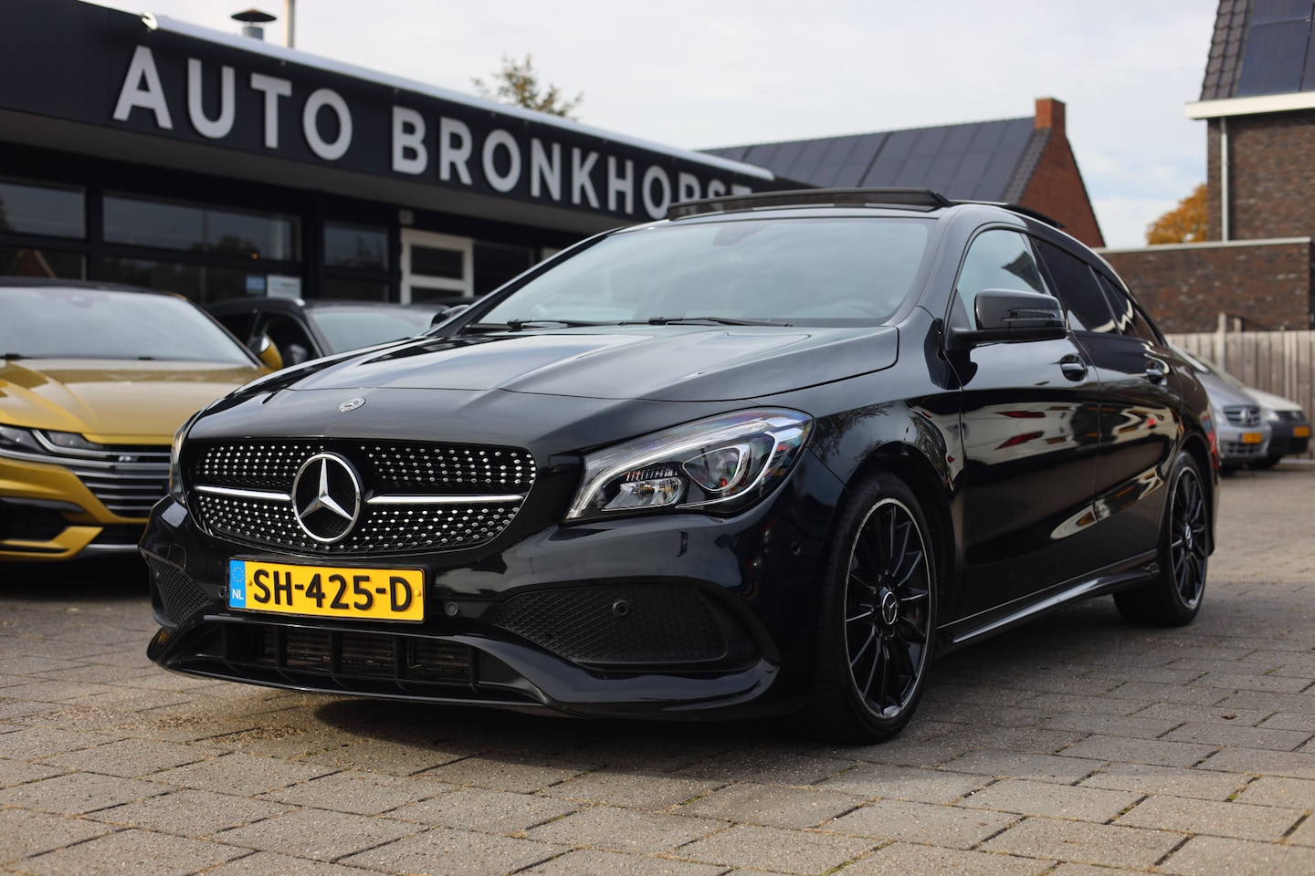 Mercedes-Benz CLA-klasse Shooting Brake - 180 AMBITION I AUT I AMG I PANO I CARPLAY I SFEERVERLICHTING - AutoWereld.nl