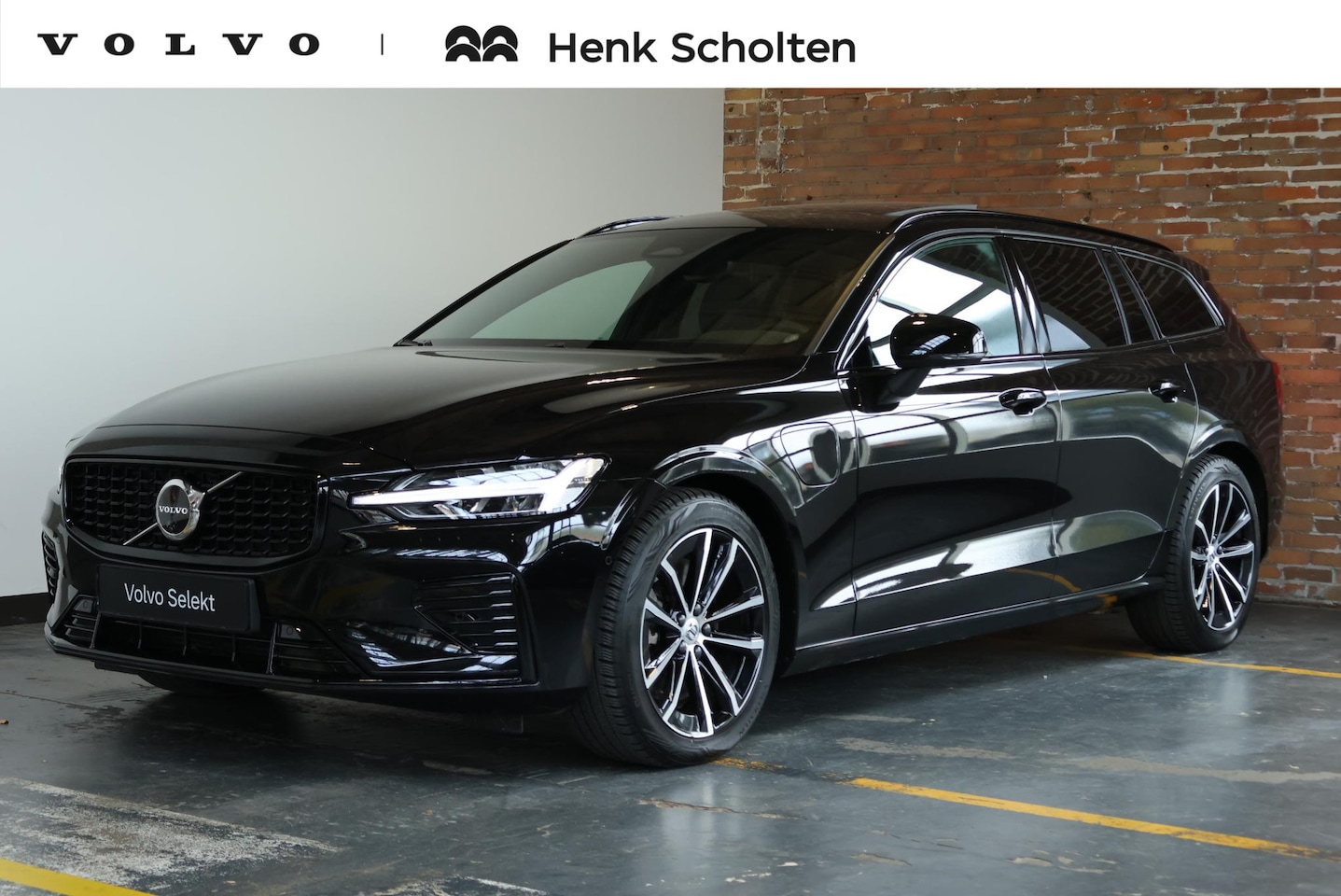 Volvo V60 - T8 Plug-in hybrid AWD Plus Dark | Semi-Electrische Wegklapbare Trekhaak | Panoramadak | 36 - AutoWereld.nl