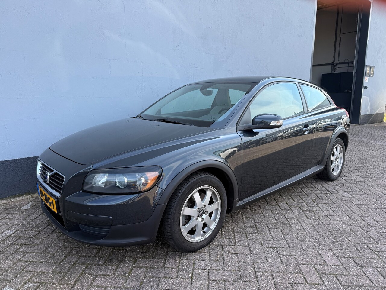 Volvo C30 - 2.4i Kinetic Automaat - YOUNGTIMER - AutoWereld.nl