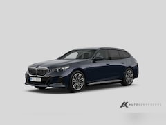 BMW 5-serie Touring - 530 530e xDrive M Sport | Trekhaak | Camera | Stoel/Stuurverw. | 19' Inch |