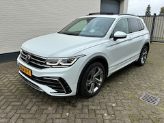 Volkswagen Tiguan - 1.4 TSI eHybrid R-Line Business Panoramadak, Trekhaak, Matrix-Led-koplamp