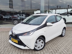 Toyota Aygo - 1.0 VVT-i x-play | Airco | Toerenteller | Achteruitrijcamera