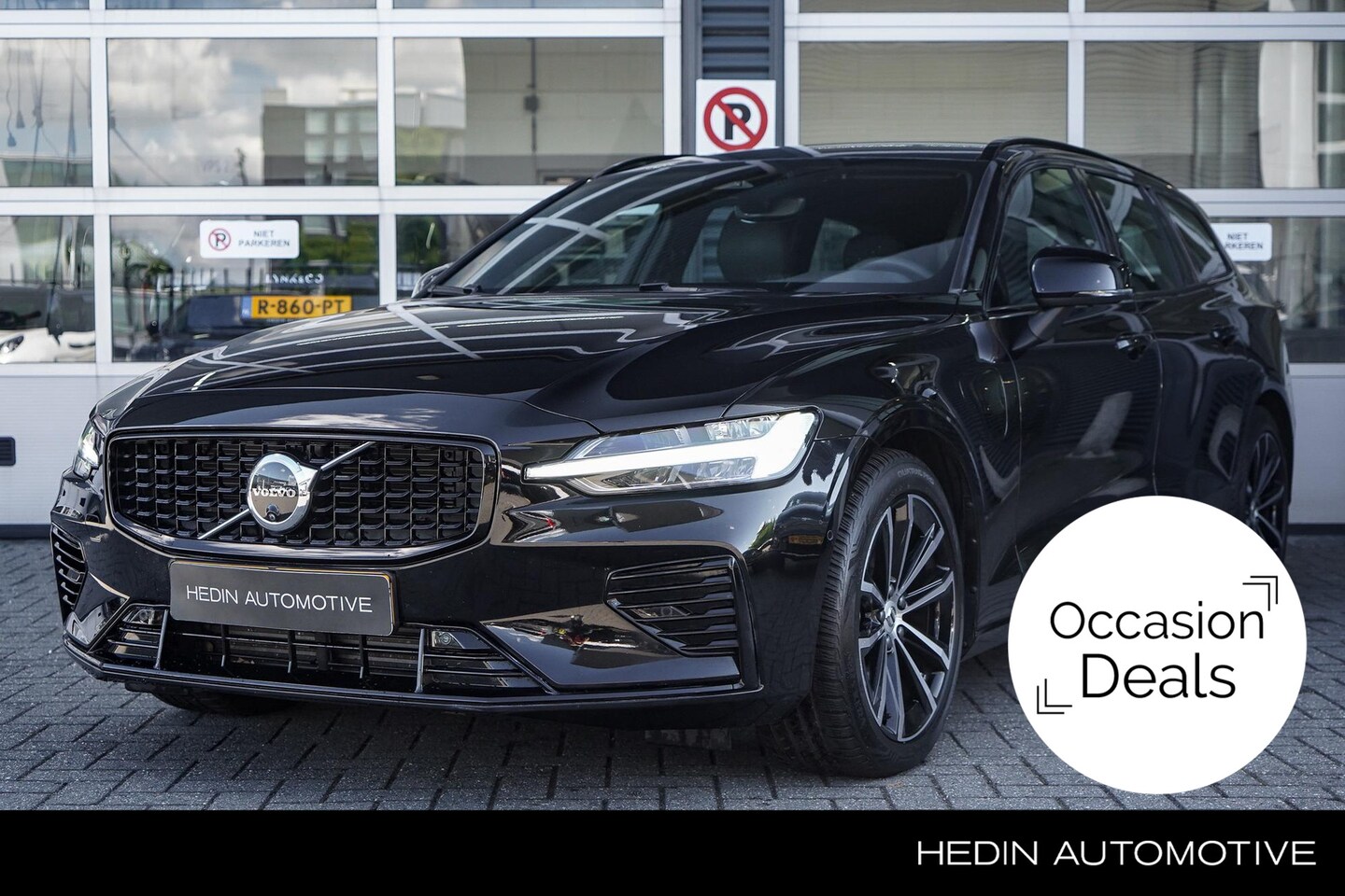 Volvo V60 - 2.0 T6 Plug-in hybrid AWD Plus Dark | Sport Stoelen | Harman/Kardon | Stoel & Stuurverwarm - AutoWereld.nl