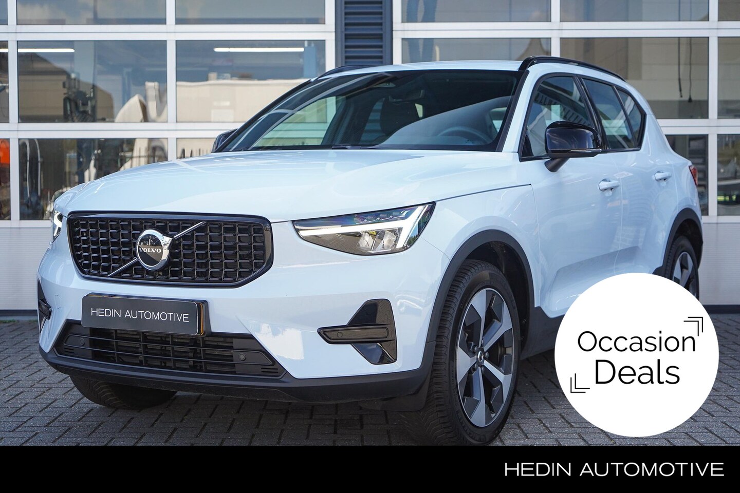 Volvo XC40 - 2.0 B4 Plus Dark | 2.000 kg trekgewicht! | All Season banden | Elektrische stoelen met geh - AutoWereld.nl