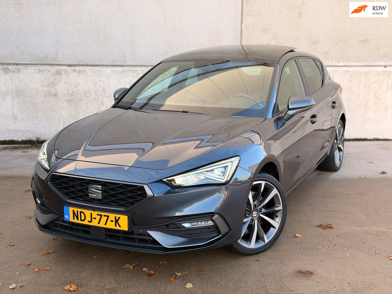 SEAT Leon - 1.4 TSI eHybrid PHEV FR Pano Camera Leder/alca DCC CarPlay BTW - AutoWereld.nl