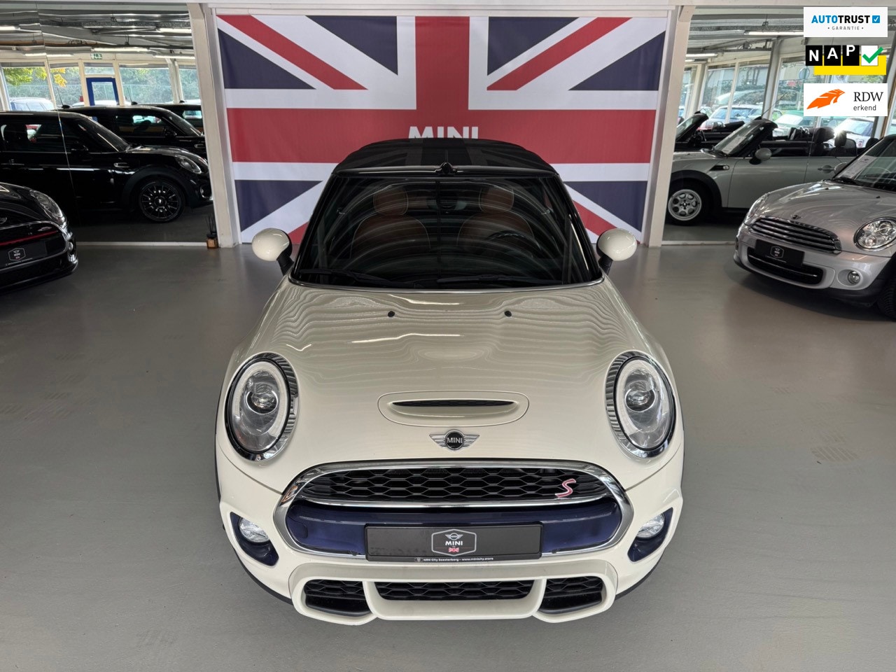 MINI Cabrio - 2.0 Cooper S Chili Serious Business - AutoWereld.nl