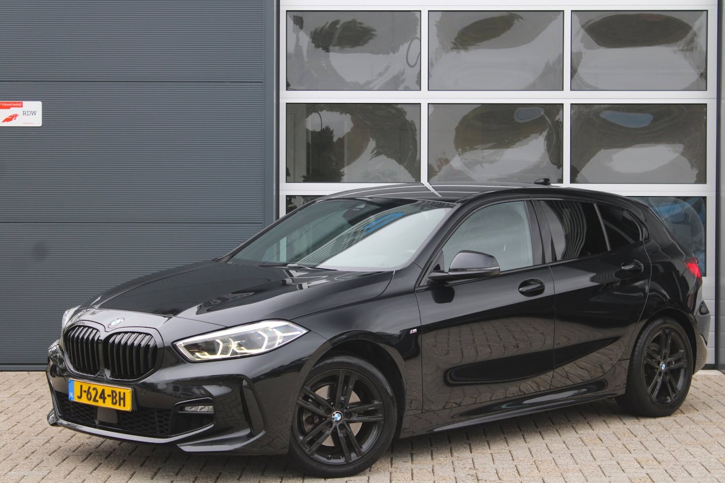 BMW 1-serie - 118i M-Sport Shadow Org. NL | Camera | Sfeer | Dealer onderhouden - AutoWereld.nl