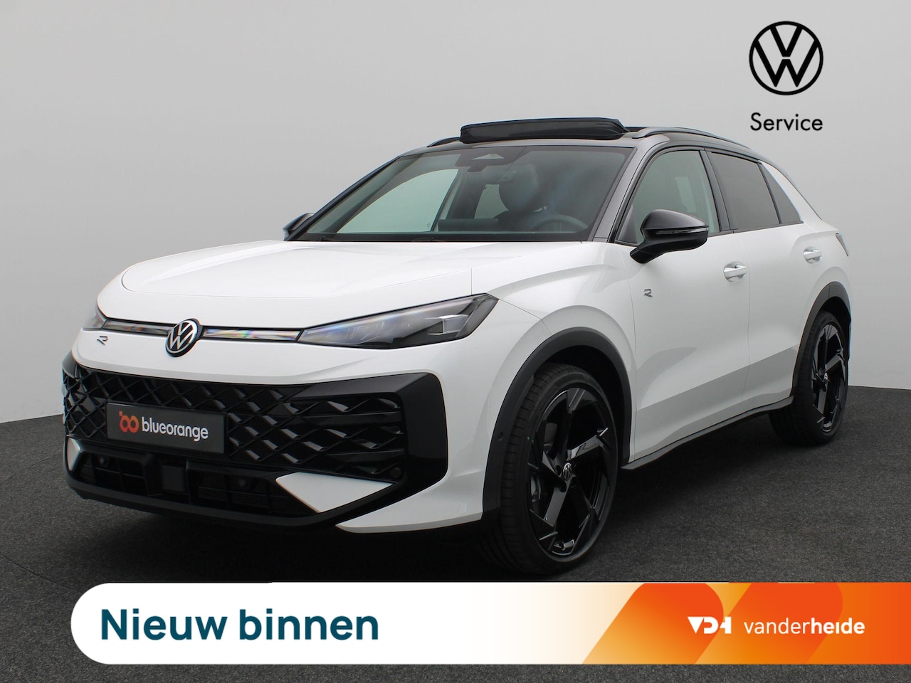 Volkswagen T-Roc - 1.5 eTsi R-Line First Edition 150PK DSG Pano-Schuifdak, Trekhaak, Black Style, 20" LM Velg - AutoWereld.nl