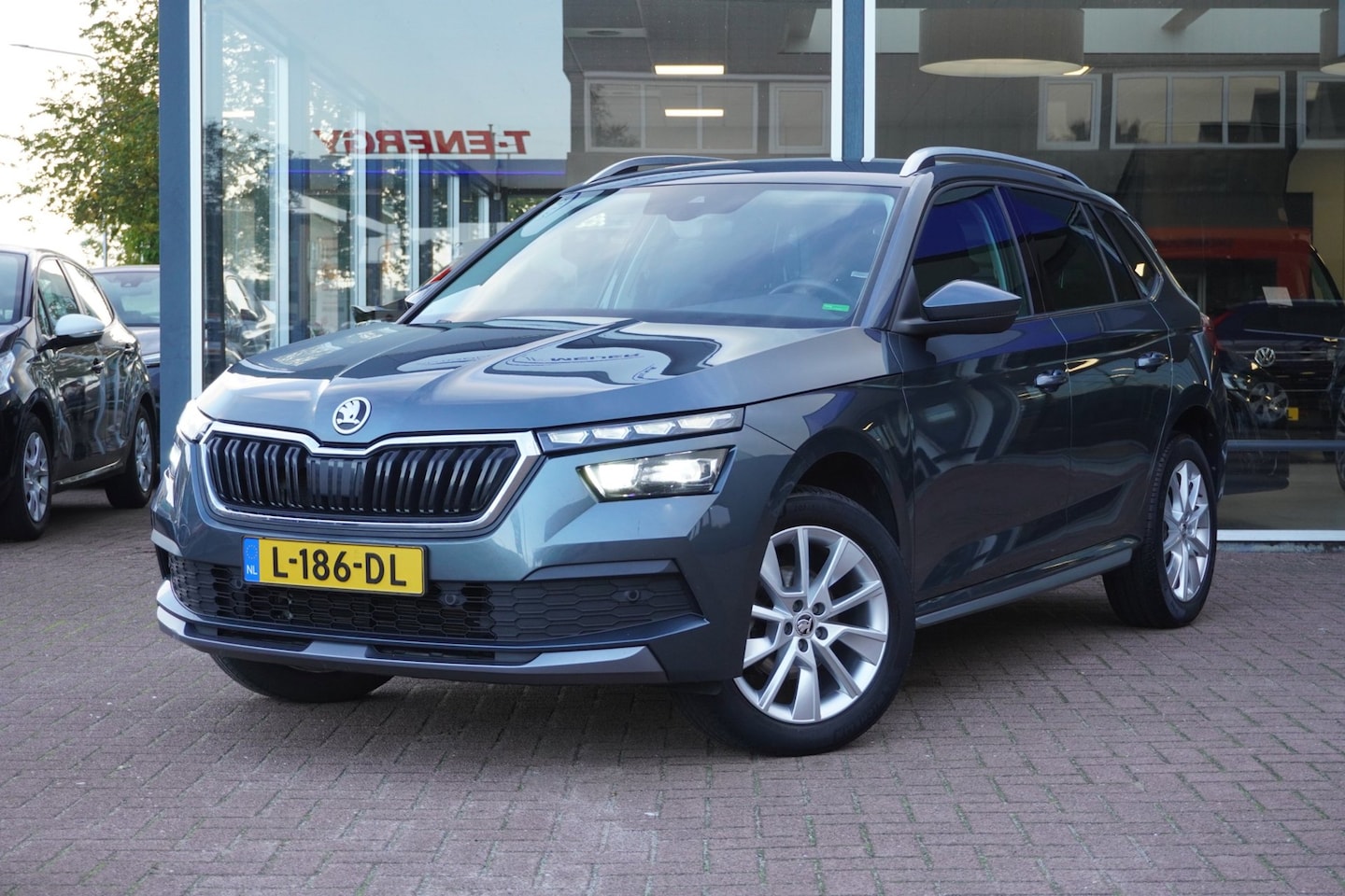 Skoda Kamiq - 1.0 TSI Business Edition Automaat | Airco | Elek. pakket | Camera | Stuur verwarming | Tre - AutoWereld.nl