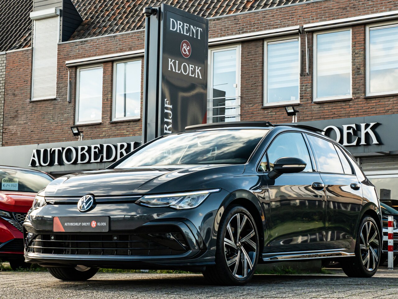 Volkswagen Golf - 1.5 eTSI R-Line Business PANO 18 INCH ACC VIRTUAL DASH STOELVERW V+A - AutoWereld.nl