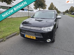 Mitsubishi Outlander - 2.0 PHEV Instyle+ NETTE AUTO RIJDT EN SCHAKELT GOED