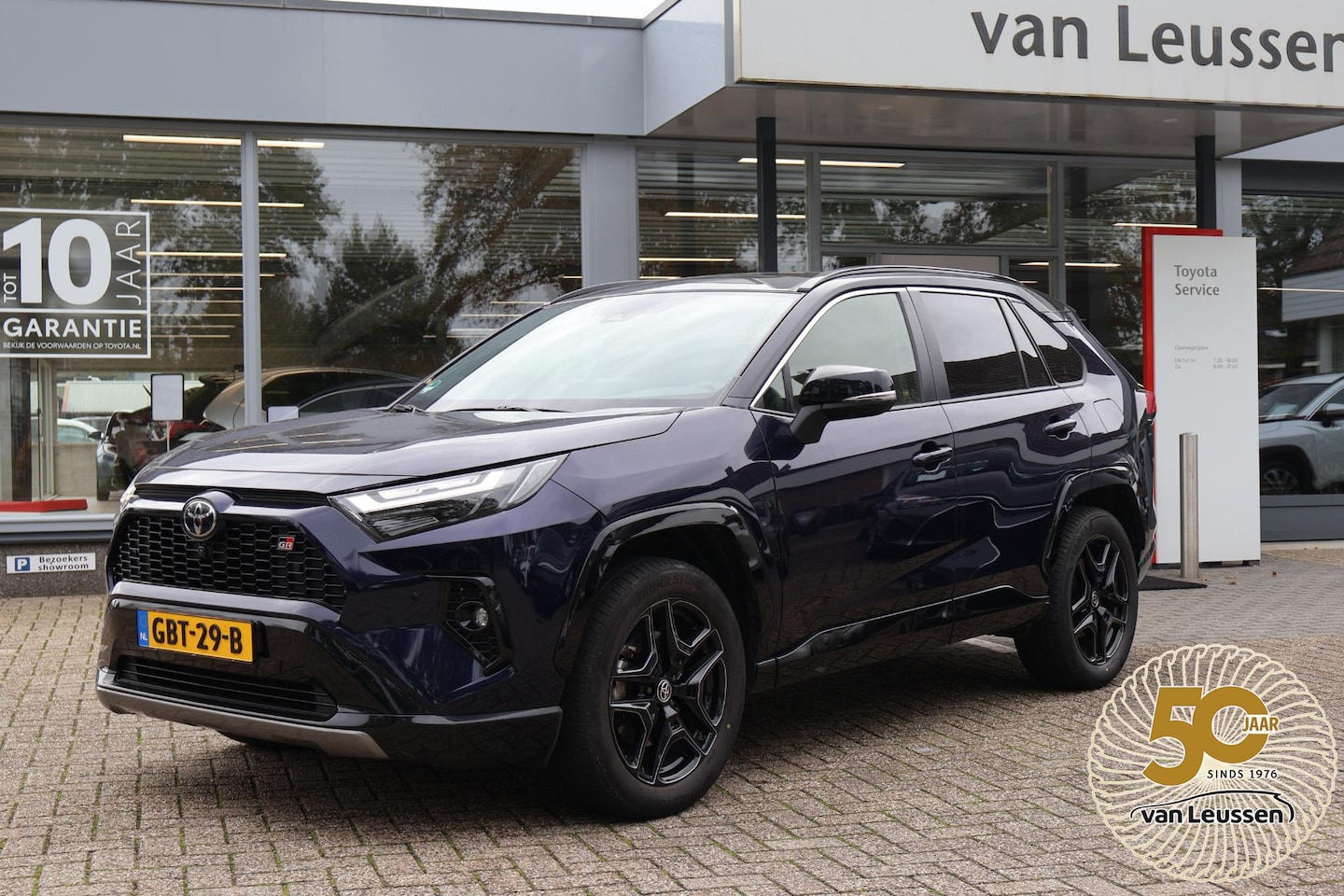 Toyota RAV4 - 2.5 Hybrid AWD GR SPORT NL-AUTO 1E EIGENAAR - AutoWereld.nl