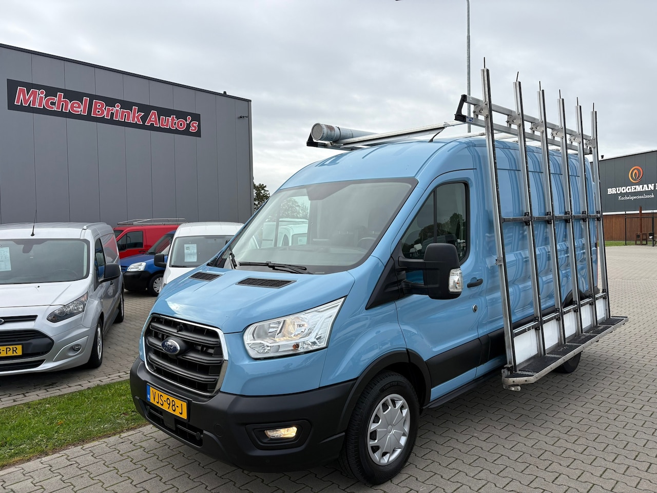 Ford Transit - 350 2.0 TDCI L2H2 Automaat Glaswagen - AutoWereld.nl
