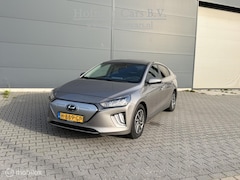 Hyundai IONIQ - Electric Premium 38 kWh | Leder | Stoelkoeling | Stoelverwarming | Camera | Allseason
