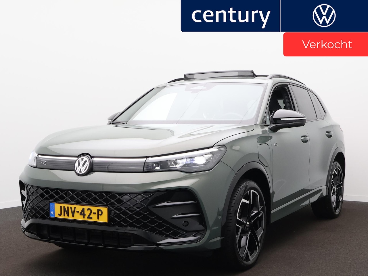 Volkswagen Tiguan - 1.5 eHybrid R-Line Edition 204pk - 20 Inch - Panoramadak - Trekhaak - Navigatie - AutoWereld.nl