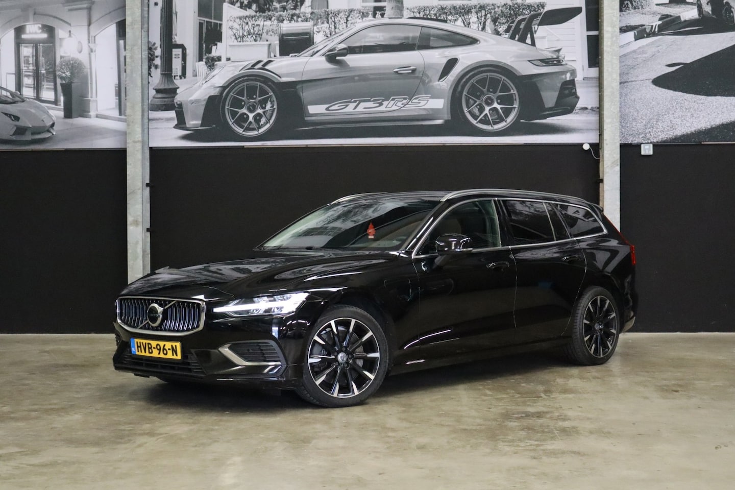 Volvo V60 - 2.0 T6 Plug-in hybrid AWD Plus Bright|Apple Carplay|Android|Camera|Parkeersensoren|Stoelve - AutoWereld.nl