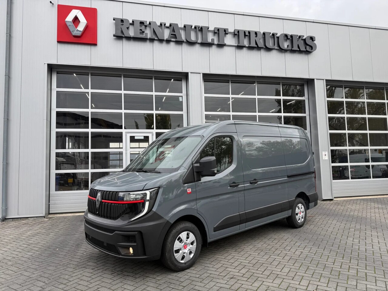 Renault Master E-Tech - Red Edition L2H2 / V2L / TREKHAAK / BETIMMERD / VOORRAAD - AutoWereld.nl