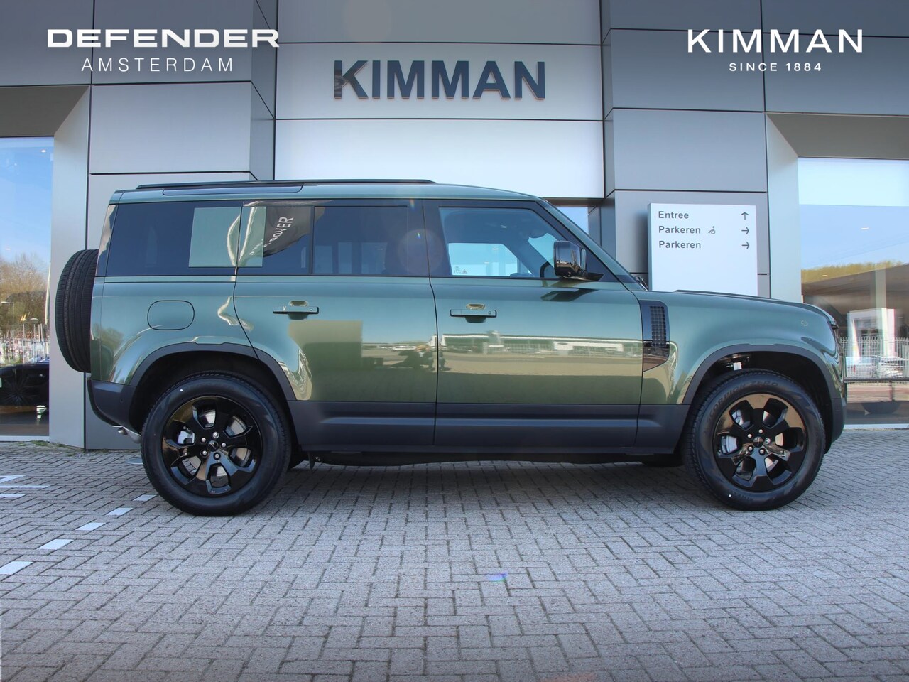 Land Rover Defender 110 - P300e Forest Edition Black Pack | Schuif/Kanteldak | Cold Climate Pack  | - AutoWereld.nl