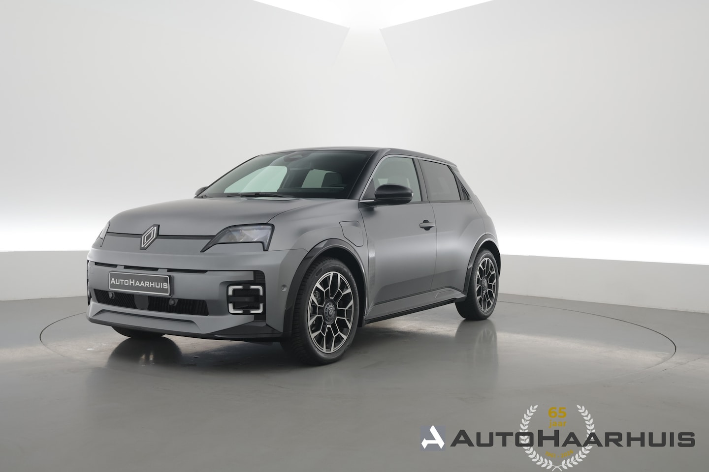 Renault 5 - comfort range Roland-Garros 52 kWh | Rijklaar! | MAT Grijs | Pack Safety & Advanced Drivin - AutoWereld.nl